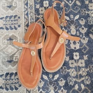 Tommy Hilfiger brown/tan sandals (size 9)